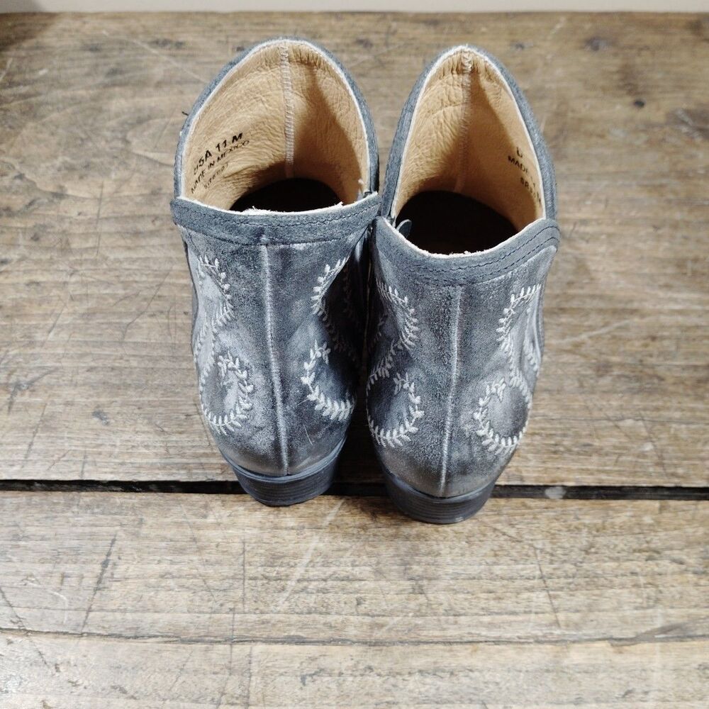 STERLING RIVER Size 11M Leather Ankle Cowboy Boots Gray Embroidered Vines - Picture 8 of 14